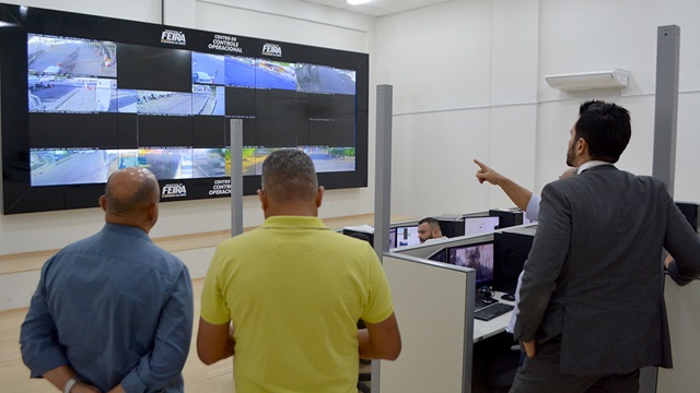 Coordenador da Polícia Civil visita o CCO para tratar sobre instalação de novas câmeras de monitoramento ft Izinaldo barreto4