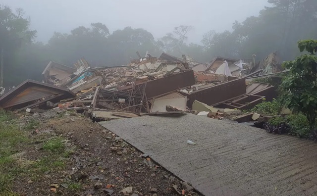 Prédio desaba em Gramado