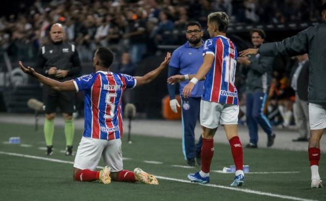 Bahia surpreende e goleia Corinthians em SP