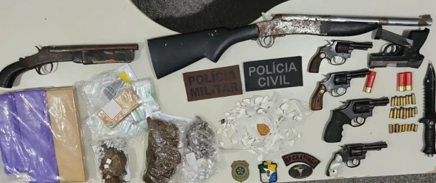 Armas encontradas com os homens mortos em confronto - Foto: SSP/SE

