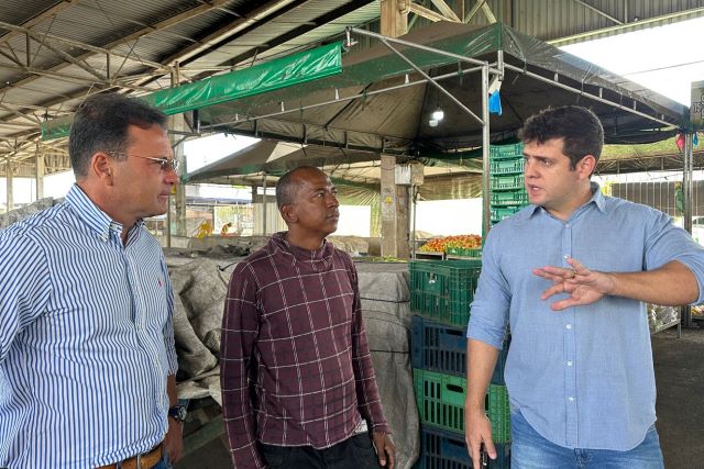 Secretário de Agricultura visita feiras livres