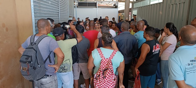 Reunião no Shopping Popular