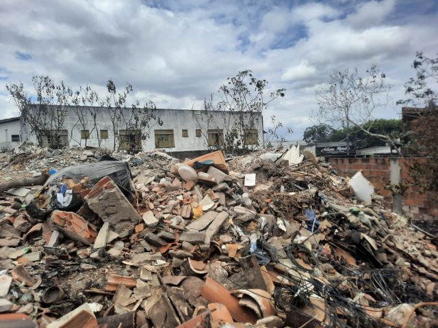 terreno abandonado rua cabuçu