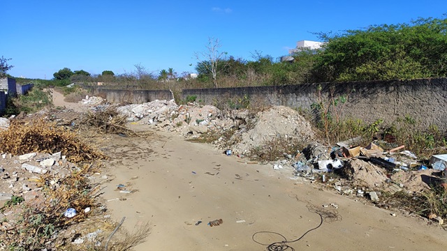 Rua São Geraldo no bairro Lagoa Grande - descarte irregular de entulho4