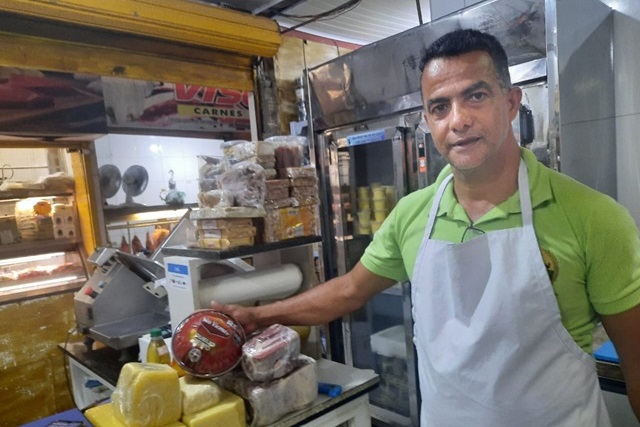 Jair de Sá - vendedor de produtos no centro de abastecimento ney silva acorda cidade