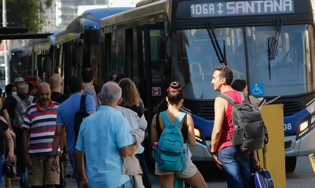 ponto de ônibus em São Paulo fernando frazão ag brasil