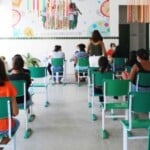 Professor da Rede Municipal de Ensino em sala de aula