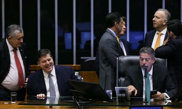 Primeiro turno votação da reforma tributária