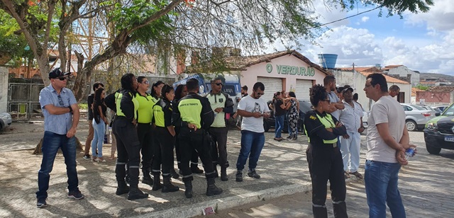 Agentes de trânsito homenageiam colega e filho que morreram vítimas de acidente em Serrinha ft Aldo Matos4