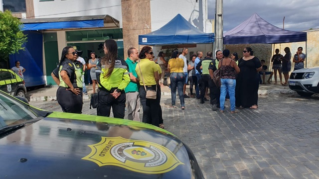 Agentes de trânsito homenageiam colega e filho que morreram vítimas de acidente em Serrinha ft Aldo Matos4