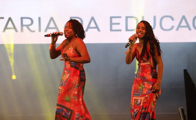 Alunas feirenses participam do festival anual da canção estudantil