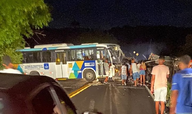 Motorista de ônibus morre em acidente na BA-522