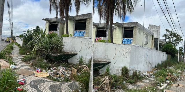 casa abandonada sujeira 