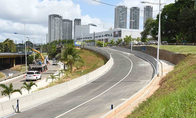 inaugura nova via para ampliar mobilidade entre Av. Bonocô e Cabula