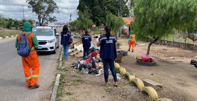 Limpeza de área em frente ao CSU