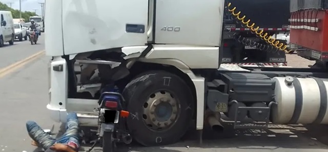 acidente no sudoeste da bahia moto ficou presa as ferragens