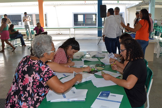 famílias do Núcleo Conceição recebem escrituras de seus imóveis fot Izinaldo Barreto secom