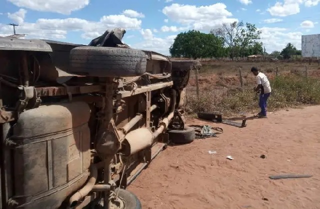 Acidente deixa 2 mortos próximo a Ribeira do Pombal