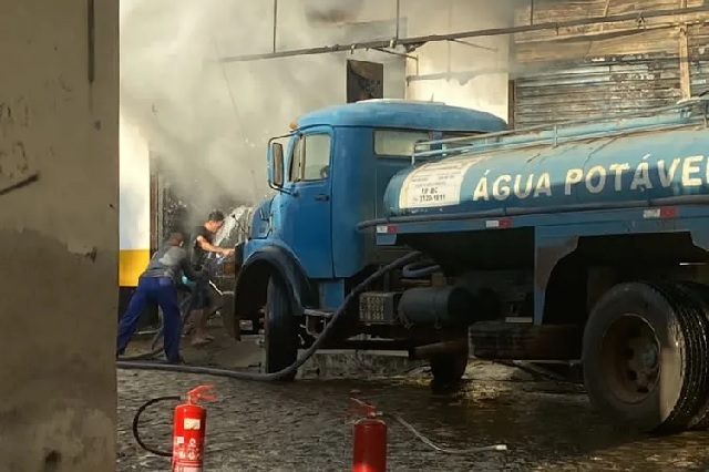 Loja de motos pega fogo em Brumado