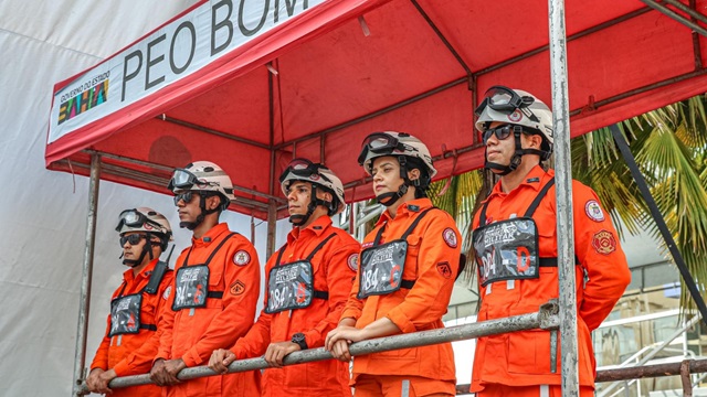 Corpo de bombeiros no carnaval - ft gob cbmba