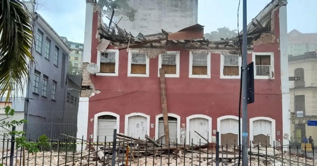 prédio desaba no bairro do comércio em salvador --