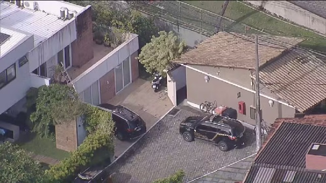 Polícia Federal faz buscas na casa de Carlos Bolsonaro, 