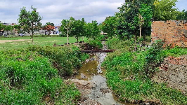 Córrego bairro Muchila