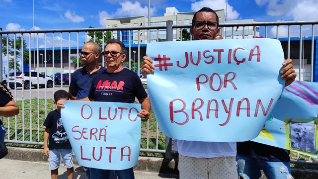 manifestação por justiça por Brayan