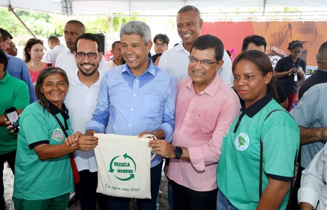 Governo da Bahia entrega equipamentos para cooperativas de material reciclável3