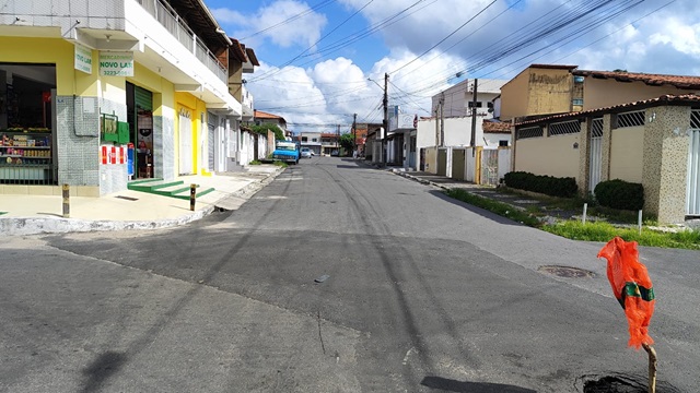 Cruzamento da Rua Itália com Rua China bairro caseb ft Ed Santos acorda Cidade