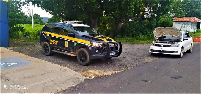 PRF recupera veículo roubado