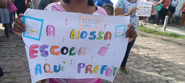 Manifestação de pais e responsáveis