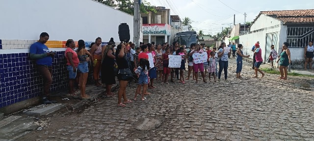 Manifestação de pais e responsáveis