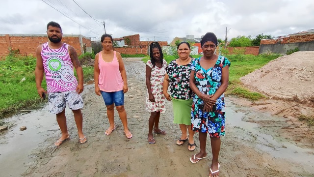 Moradores da Rua Nestrogino