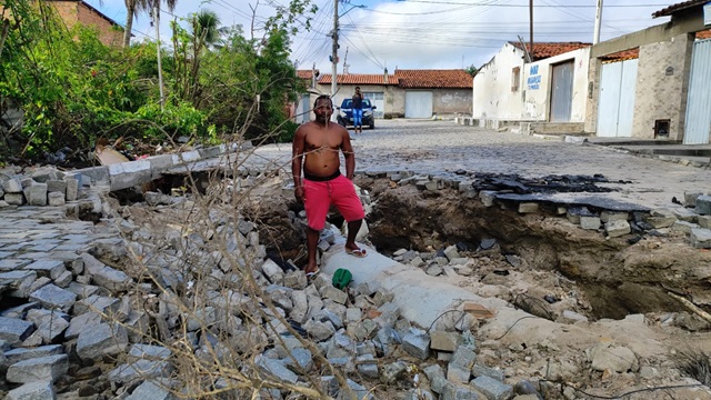 Rua Maria Joana - bairro Mangabeira - Josafá Alves - buraco pós-chuva ft ed santos acorda cidade4