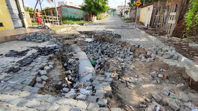 Rua Maria Joana - bairro Mangabeira - José Ramos - buraco pós-chuva ft ed santos acorda cidade4