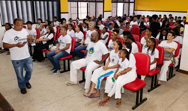 ACEB - Projeto valoriza Capoeira em Escola Estadual no bairro de Valéria