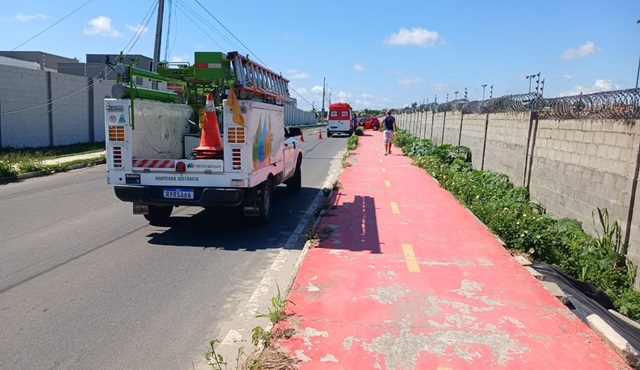 Motorista passa mal e colide carro em poste no bairro Papagaio ft ney silva acorda cidade1