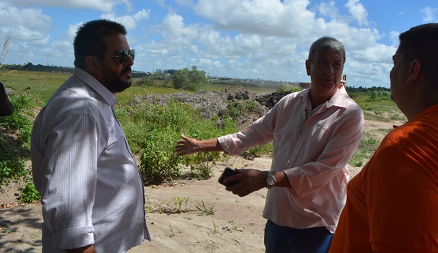 Lagoa Salgada passa por limpeza