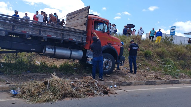 homem é morto em cabine de caminhão em Santa bárbara