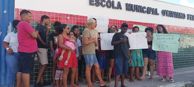 Estudantes da Escola Otaviano Ferreira Campos cobram abertura de turmas 4 e 5 do EJA 