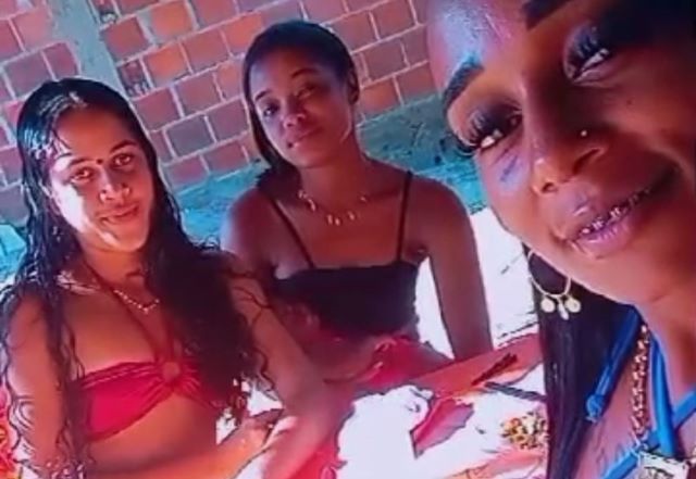 Ana Beatriz, jaqueline e sara