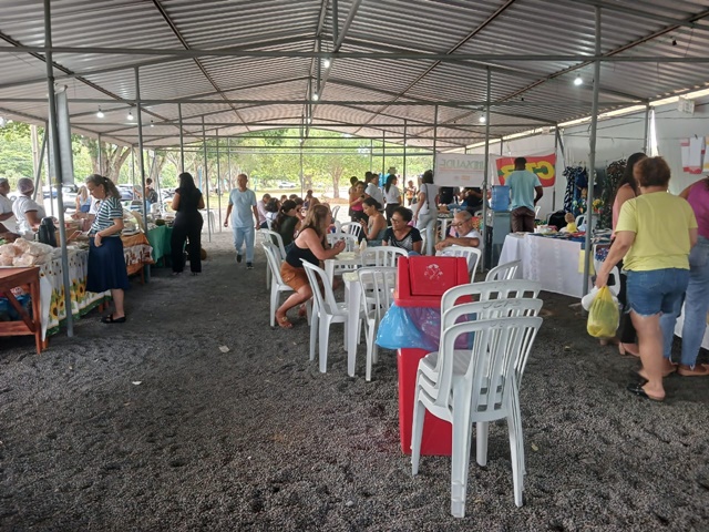 Feira “Saberes e Sabores” marca o encerramento do Mês da mulher na Uefs