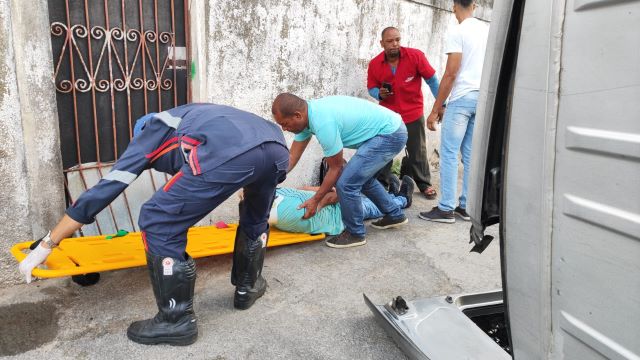 Cena de acidente no bairro Santa Mônica em Feira de Santana