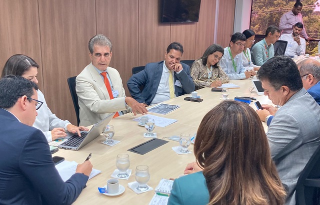 Reunião de deputados com a Coelba