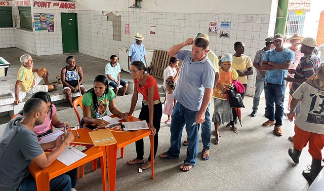 Prefeitura de Feira distribui ração animal na zona rural