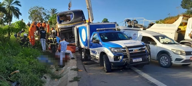 Acidente com ônibus de Rio de Janeiro em Teixeira de Freitas4