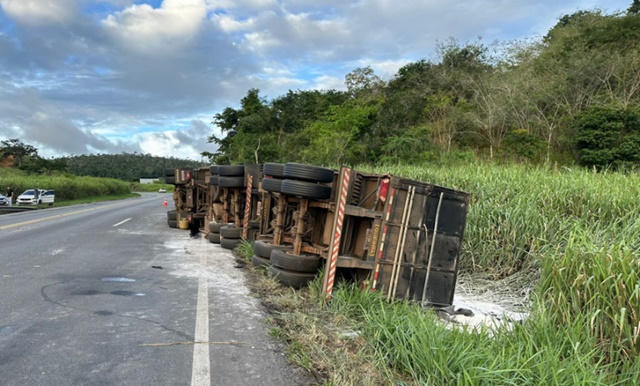 Carreta tombou na altura do KM 641