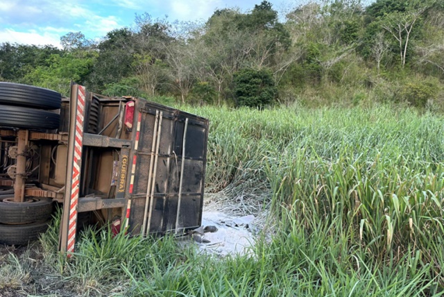 Carreta tombou na altura do KM 641