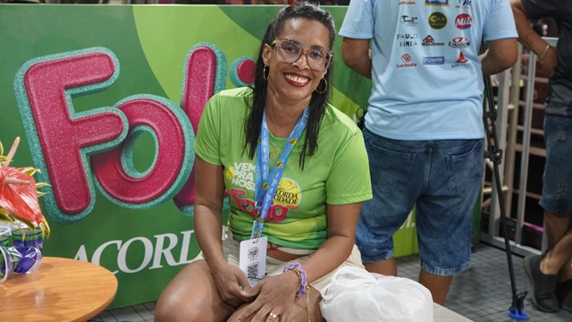 Equipe do Acorda Cidade trabalhando na Micareta de Feira - Foto - Marco Leão